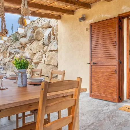 Sa Domo Isola Rossa * Trinità dʼAgultu